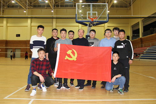 2019年3月7日 组织孵化基地入驻企业党员开展篮球友谊赛 (4)_副本.jpg