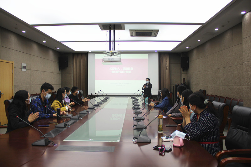10.22下午资产公司员工在基地二楼路演大厅开展重阳致敬活动.jpg
